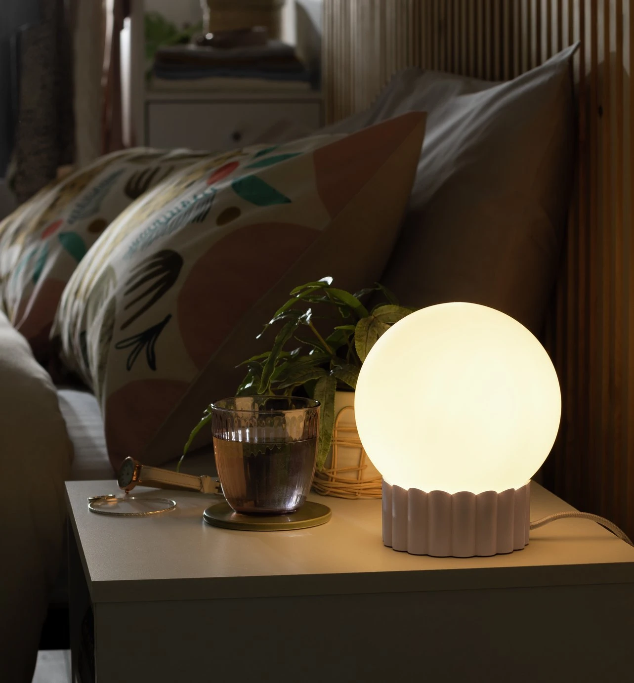 Habitat Ribbed Globe Table Lamp - White & Natural Habitat Ribbed Globe Table Lamp - White & Natural -Habitat Furni Sales 4588982 R Z002C