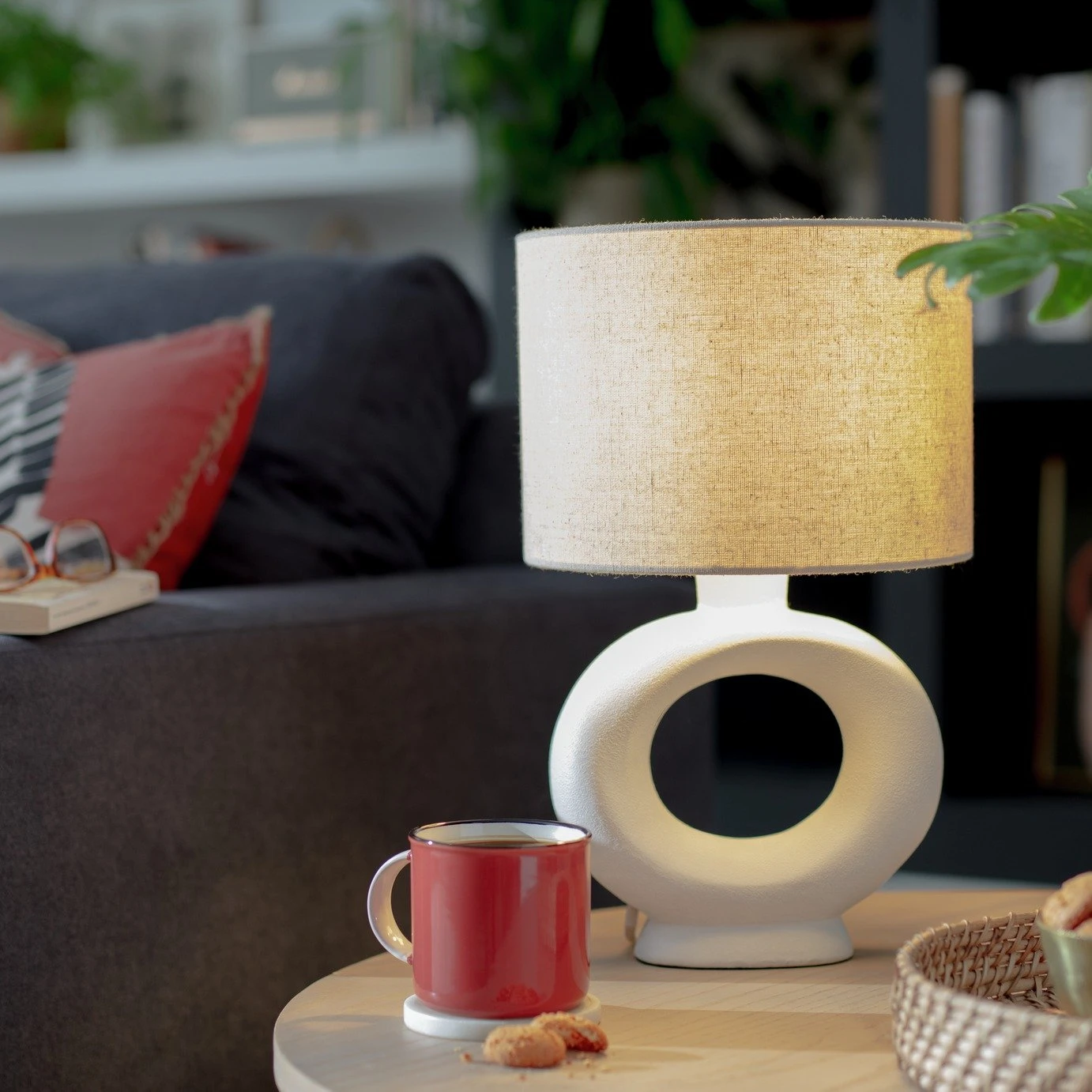 Habitat Nels Large Circle Ceramic Table Lamp - White & Beige Habitat Nels Large Circle Ceramic Table Lamp - White & Beige -Habitat Furni Sales 5022887 R Z001A