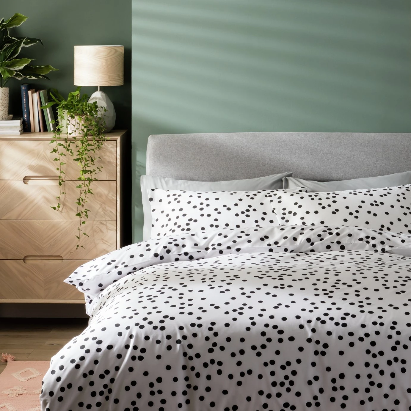 Habitat Cotton Dot Penny White & Black Bedding Set - Single Habitat Cotton Dot Penny White & Black Bedding Set - Single -Habitat Furni Sales 9199747 R Z001A
