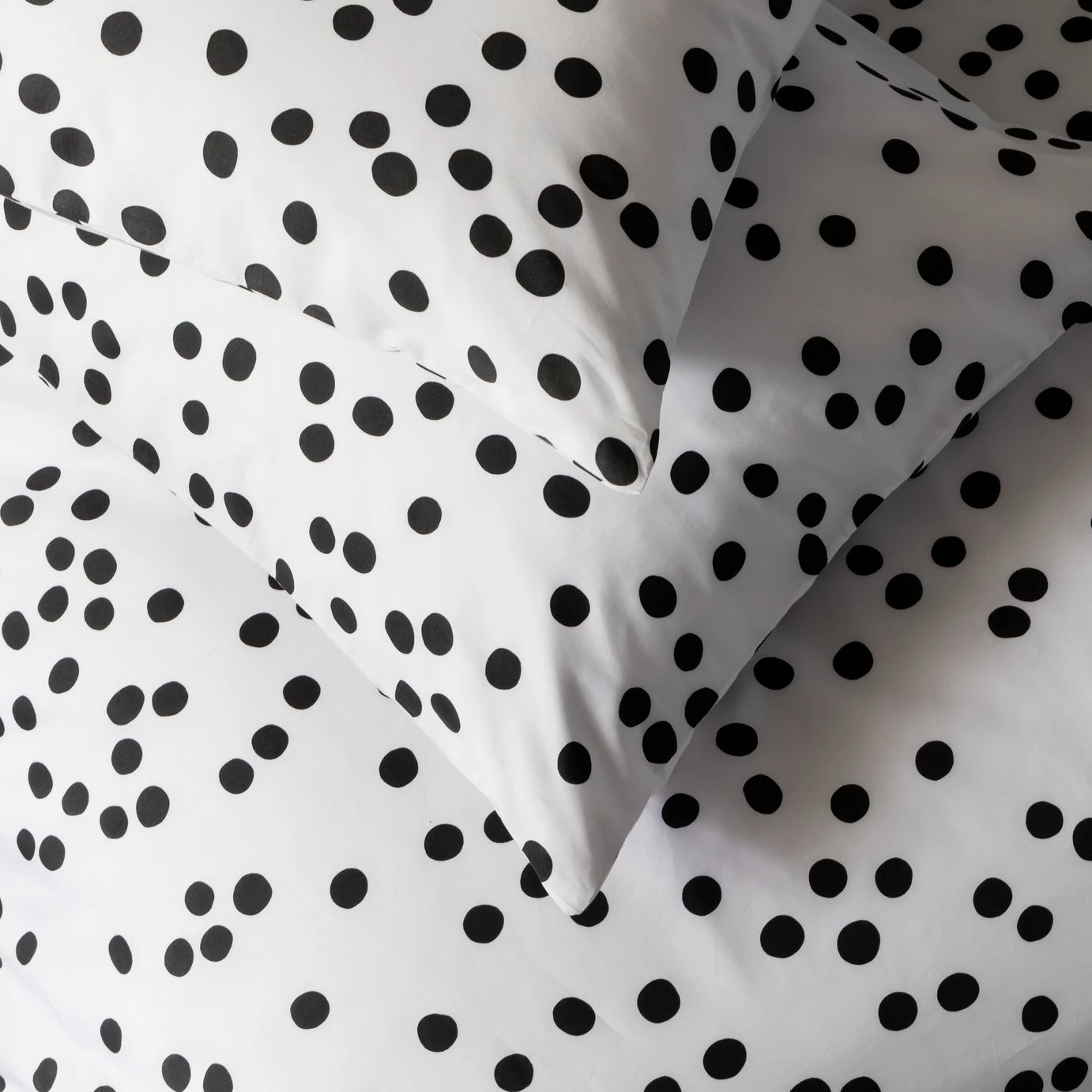 Habitat Cotton Dot Penny White & Black Bedding Set - Single Habitat Cotton Dot Penny White & Black Bedding Set - Single -Habitat Furni Sales 9199747 R Z003A