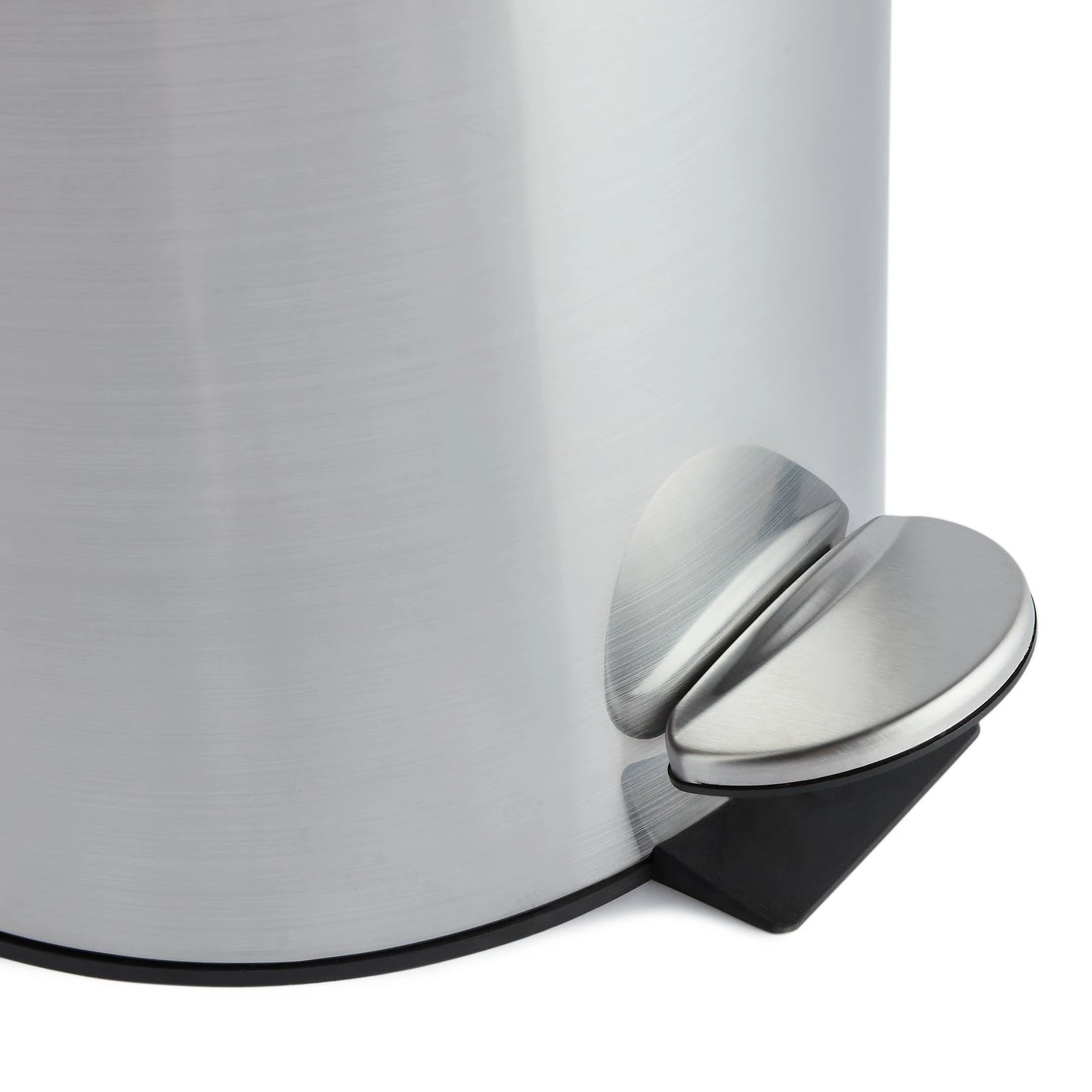 Habitat 30 Litre Domed Pedal Bin - silver Habitat 30 Litre Domed Pedal Bin - Silver -Habitat Furni Sales 9210987 R Z003A