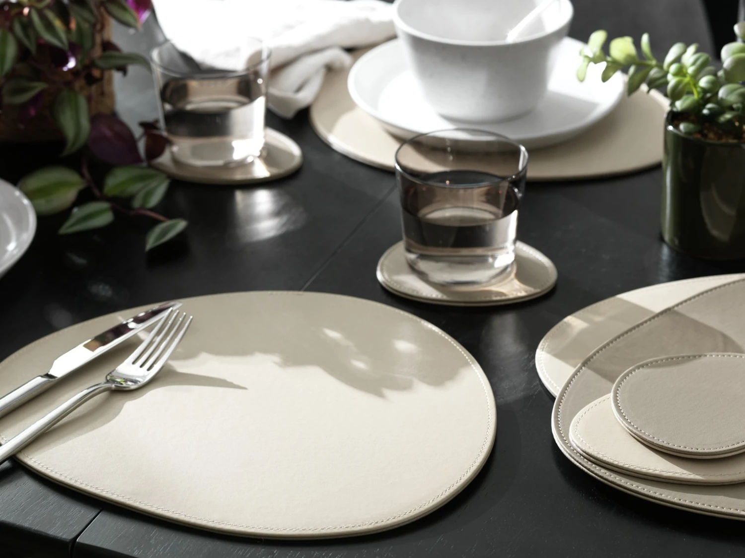 Habitat Set of 4 Faux Leather Pebble Placemats and Coasters Habitat Set Of 4 Faux Leather Pebble Placemats And Coasters -Habitat Furni Sales 9652923 R Z001C